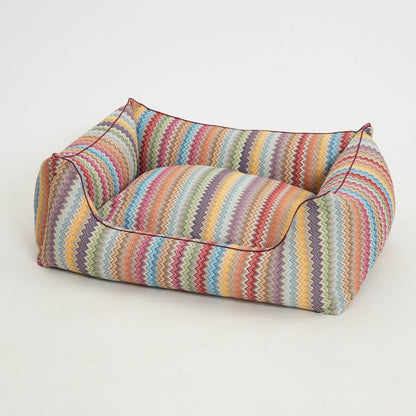 Culcus Ziczac Box cu dungi colorate in zigzag, cu un caine in el