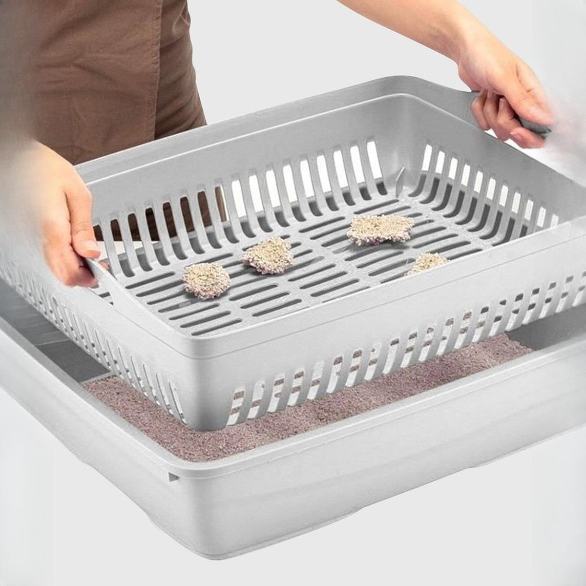 Sita de cernut din plastic gri pentru litiera de pisici