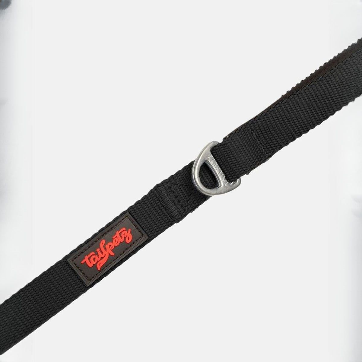 Lesa neagra pentru caini, cu maner cusut si carabiniera metalica