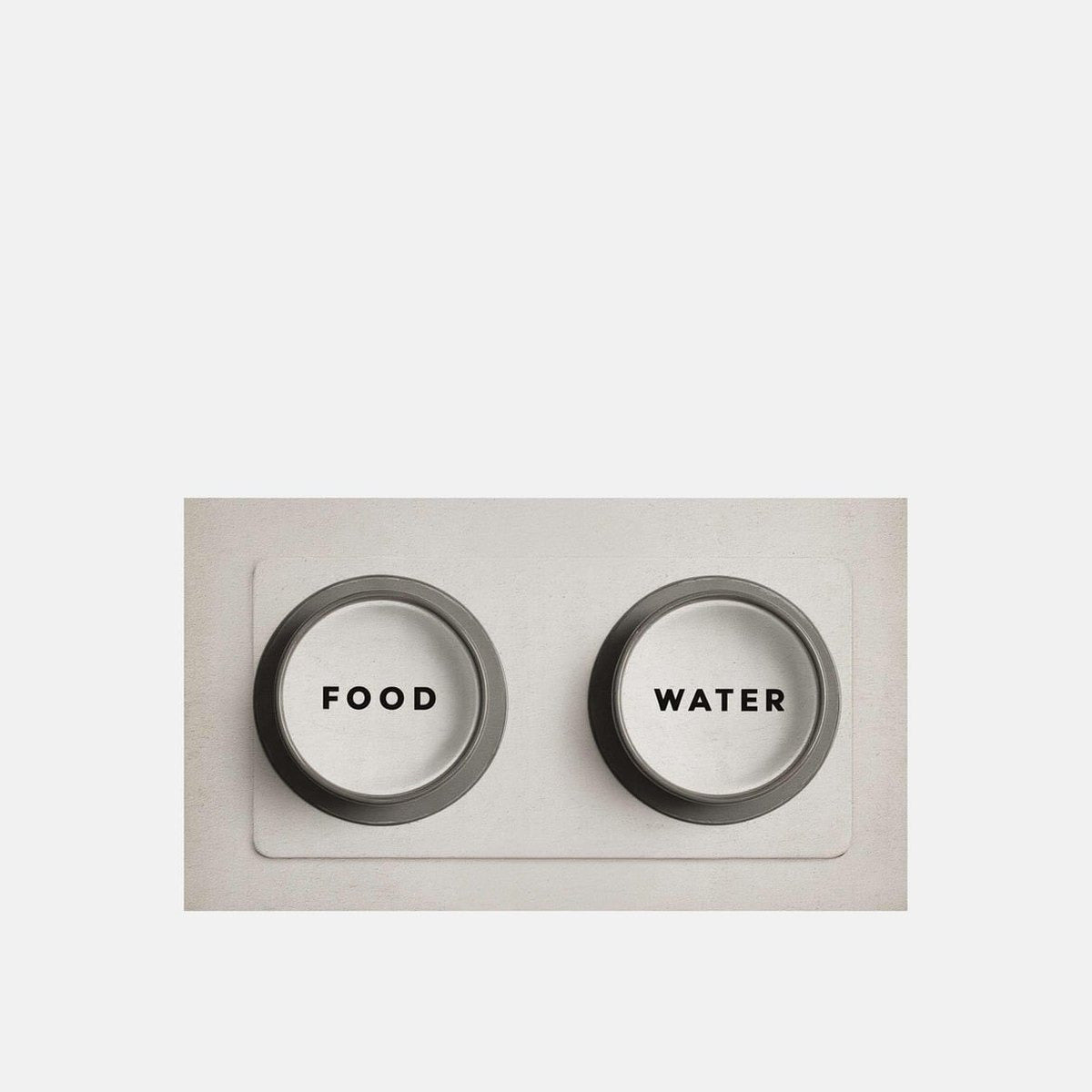 Covoras pentru boluri gri, cu doua cercuri marcate Food si Water