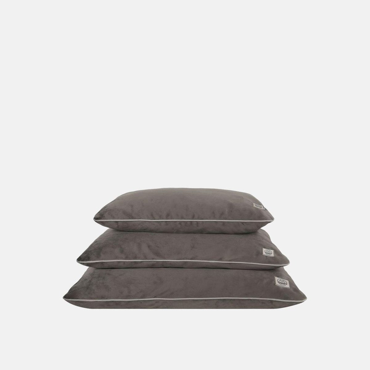 Culcus pentru caini tip perna, textil catifelat taupe, cu vipusca