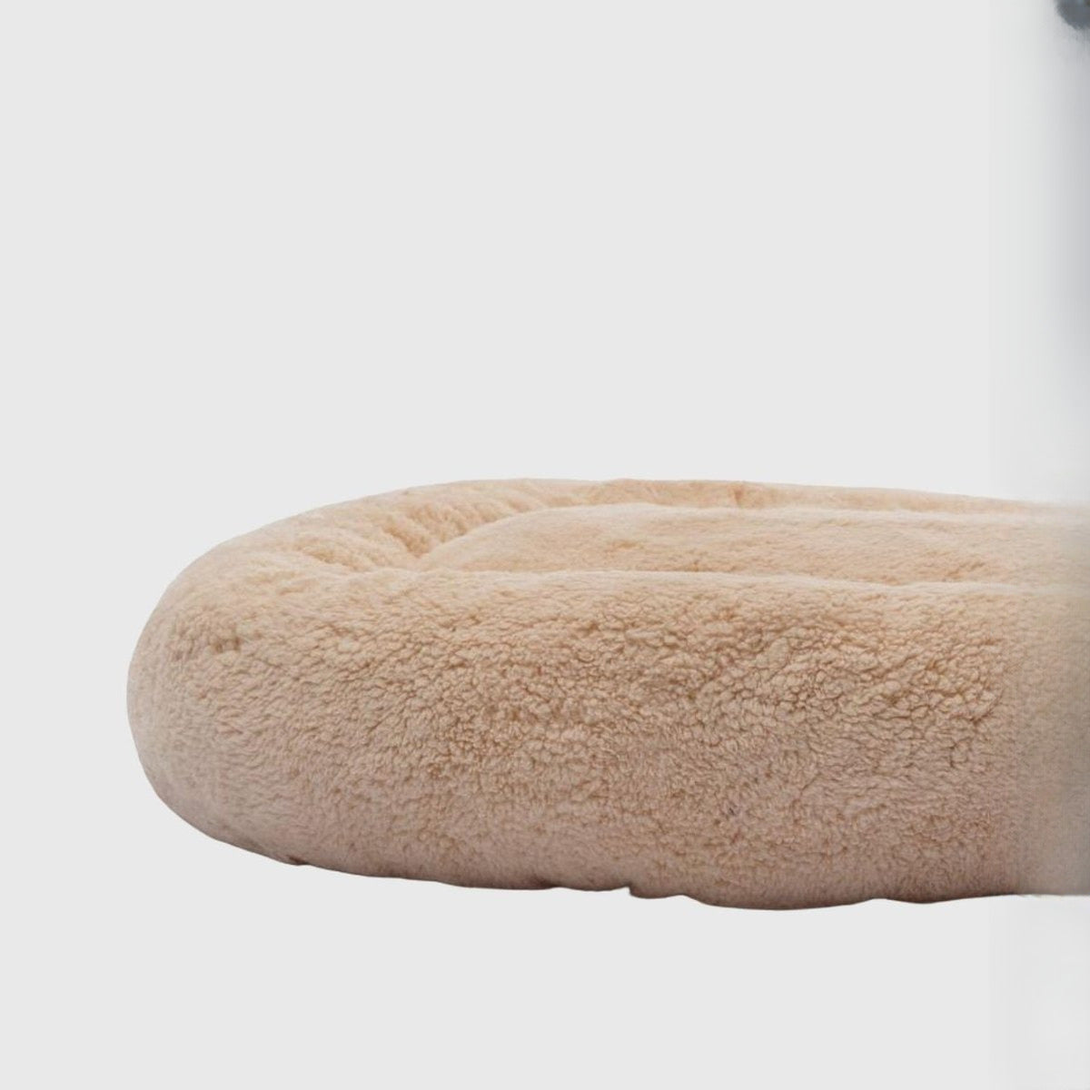 Culcus Pugalo pentru caini, rotund si pufos