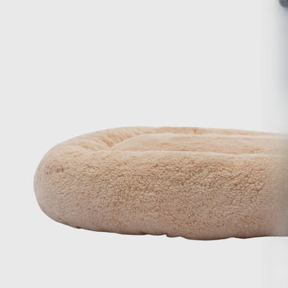 Culcus Pugalo pentru caini, rotund si pufos