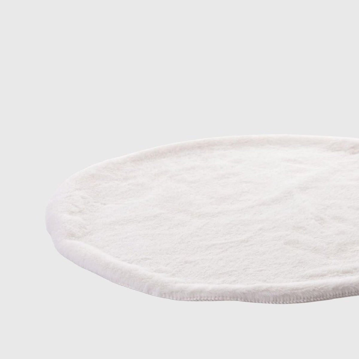Covoras rotund pufos crem, pentru pisici si caini