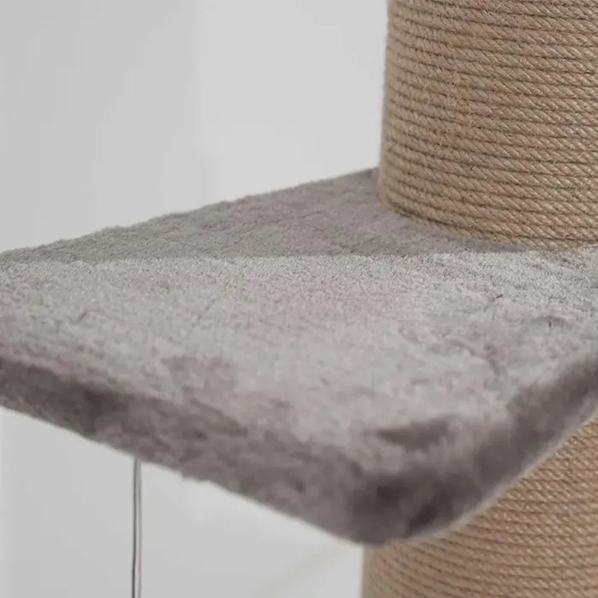 Stalp de zgariat din sisal gri, 86 cm, cu jucarie suspendata